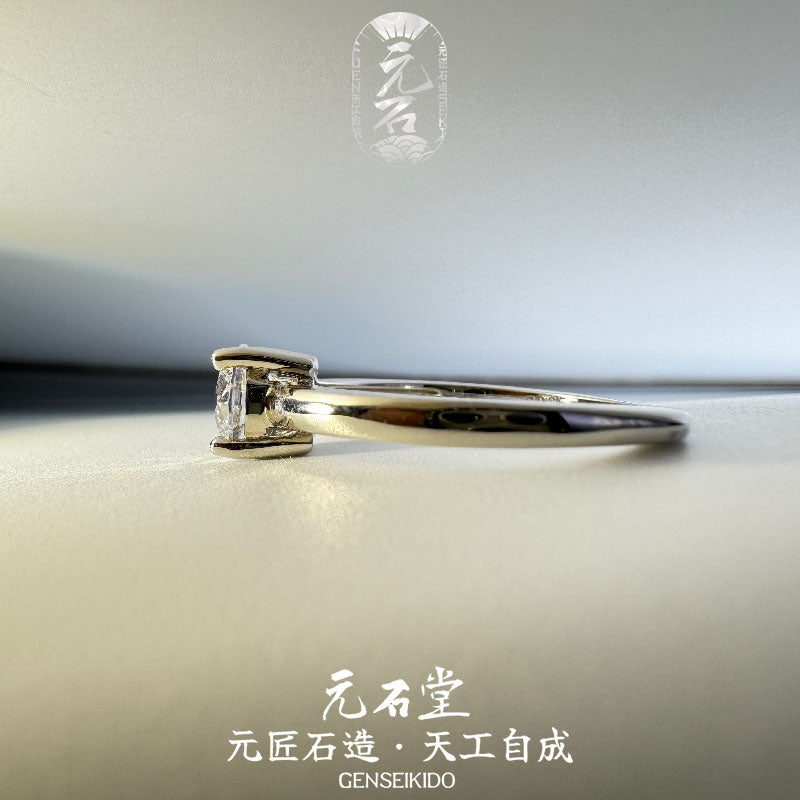 Classic Simple Style One Carat Four-Prong Moissanite Solitaire Ring