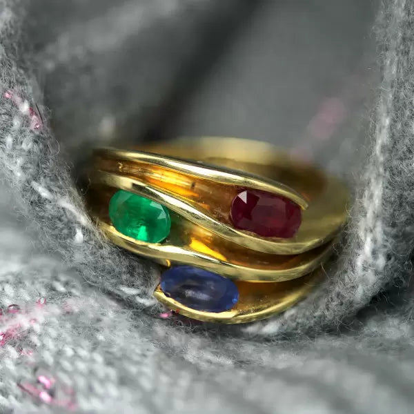 Modern 3ctw Oval Cut Sapphire Emerald Ruby Wave Ring
