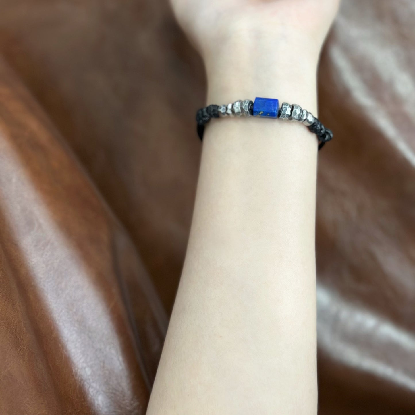 Lapis Awakening: Hammered Sterling Silver Wrap Bracelet（YS-20251111-5）