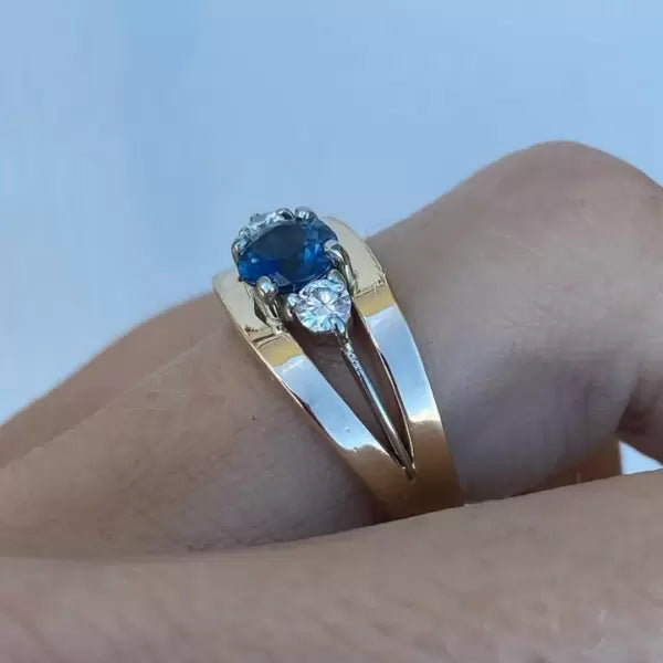 Vintage 1.5ctw Round Cut Sapphire Three-Stone Ring