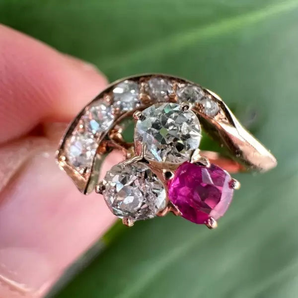 Vintage 1.5ctw Round Cut White Sapphire & Ruby Trilogy Clover Ring