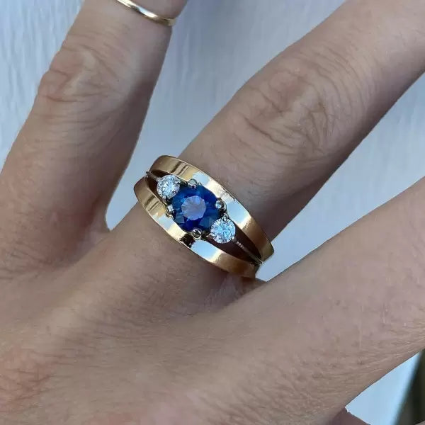 Vintage 1.5ctw Round Cut Sapphire Three-Stone Ring