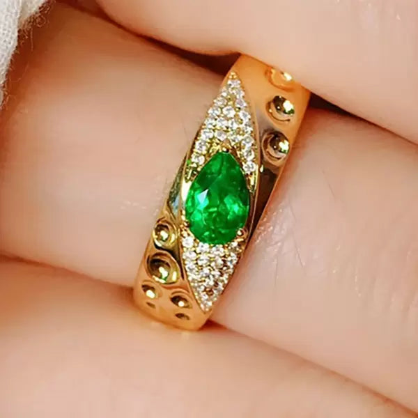 3ctw Pear Cut Emerald Engagement Ring