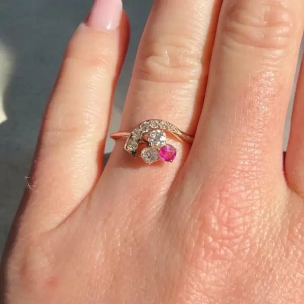 Vintage 1.5ctw Round Cut White Sapphire & Ruby Trilogy Clover Ring