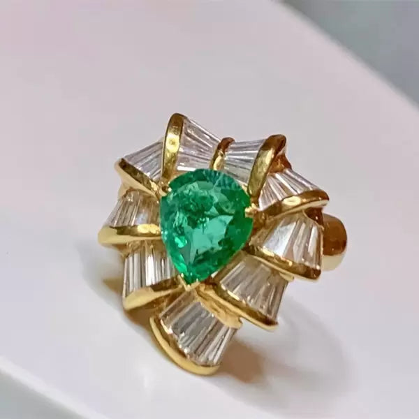 Vintage 3.5ctw Pear Cut Emerald Ring