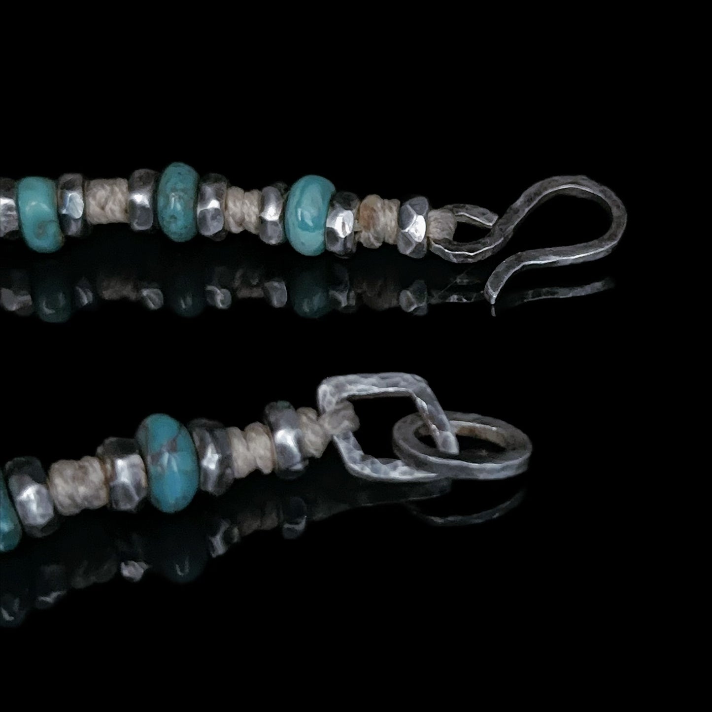 Ocean Whisper: Turquoise Hammered Sterling Silver Bracelet（YS-20251111-11）