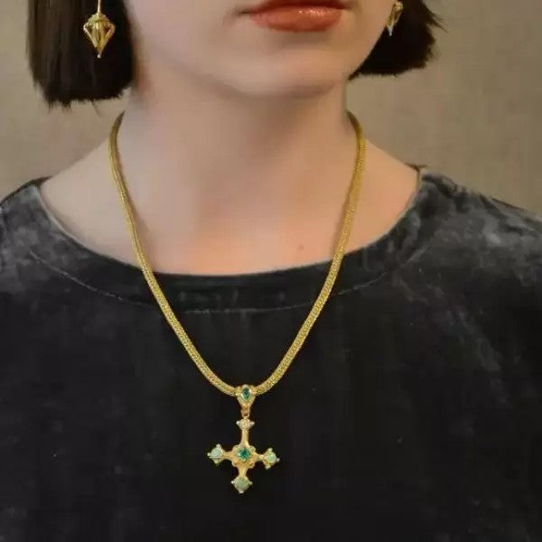 9.4Ctw Round Cut Emerald Vintage Thick Chain Cross Necklace